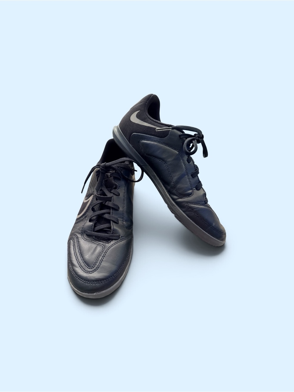 Nike Black Low-Profile Indoor Soccer Shoes EUC sporty activewear streetwear 8.5